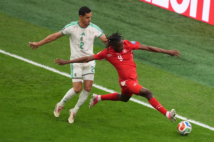 维拉6000万欧截胡纽卡签曼赞比，蒂莱曼斯转投曼联HWG
