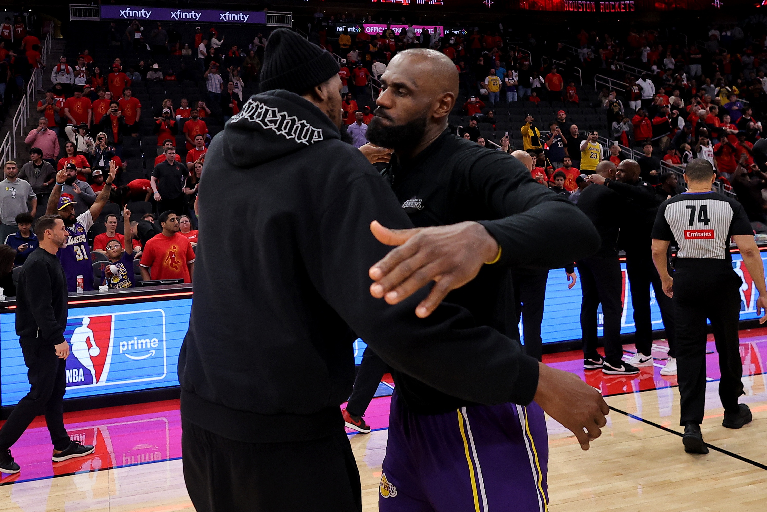 杜兰特回应球迷质问：声援詹姆斯就是维护篮球本身