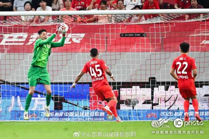 泽卡开场闪击 山东泰山客场1-0击败上海海港