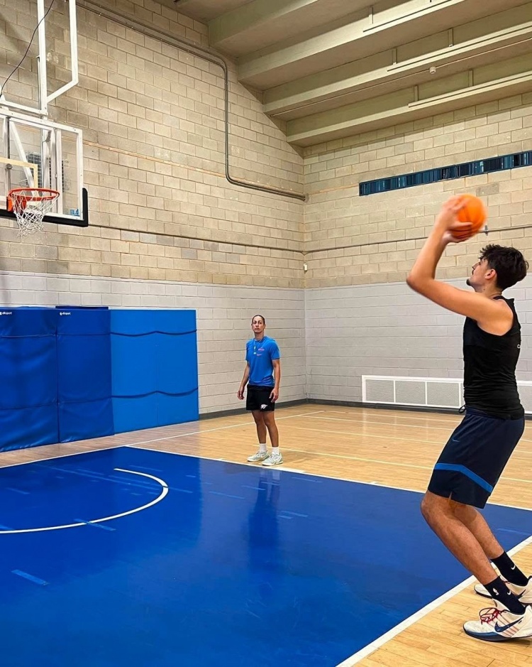 队记:雷霆派新任运动表现总监前往欧洲 帮助新秀马拉适应NBA 队记:雷霆派新任运动表现总监前往欧洲 帮助新秀马拉适应NBA