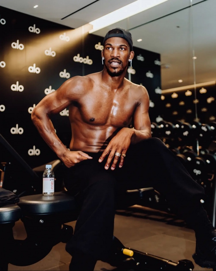 巴特勒更新社媒晒首尔游记：美食&篮球&健康生活 还有满满的爱
