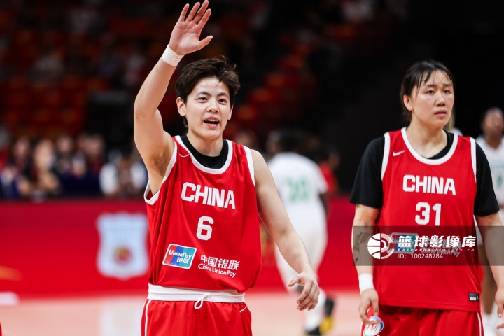 媒体人：杨舒予是今天当之无愧的mvp 关键时刻站出来连续突破得分