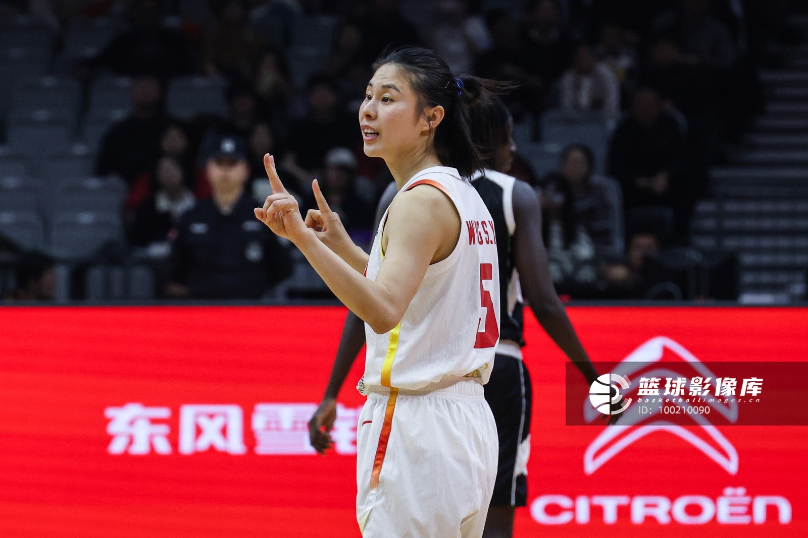 杨毅:这届女篮没人能支配球 上届有李梦&杨力维&武桐桐&王思雨 杨毅:这届女篮没人能支配球 上届有李梦&杨力维&武桐桐&王思雨
