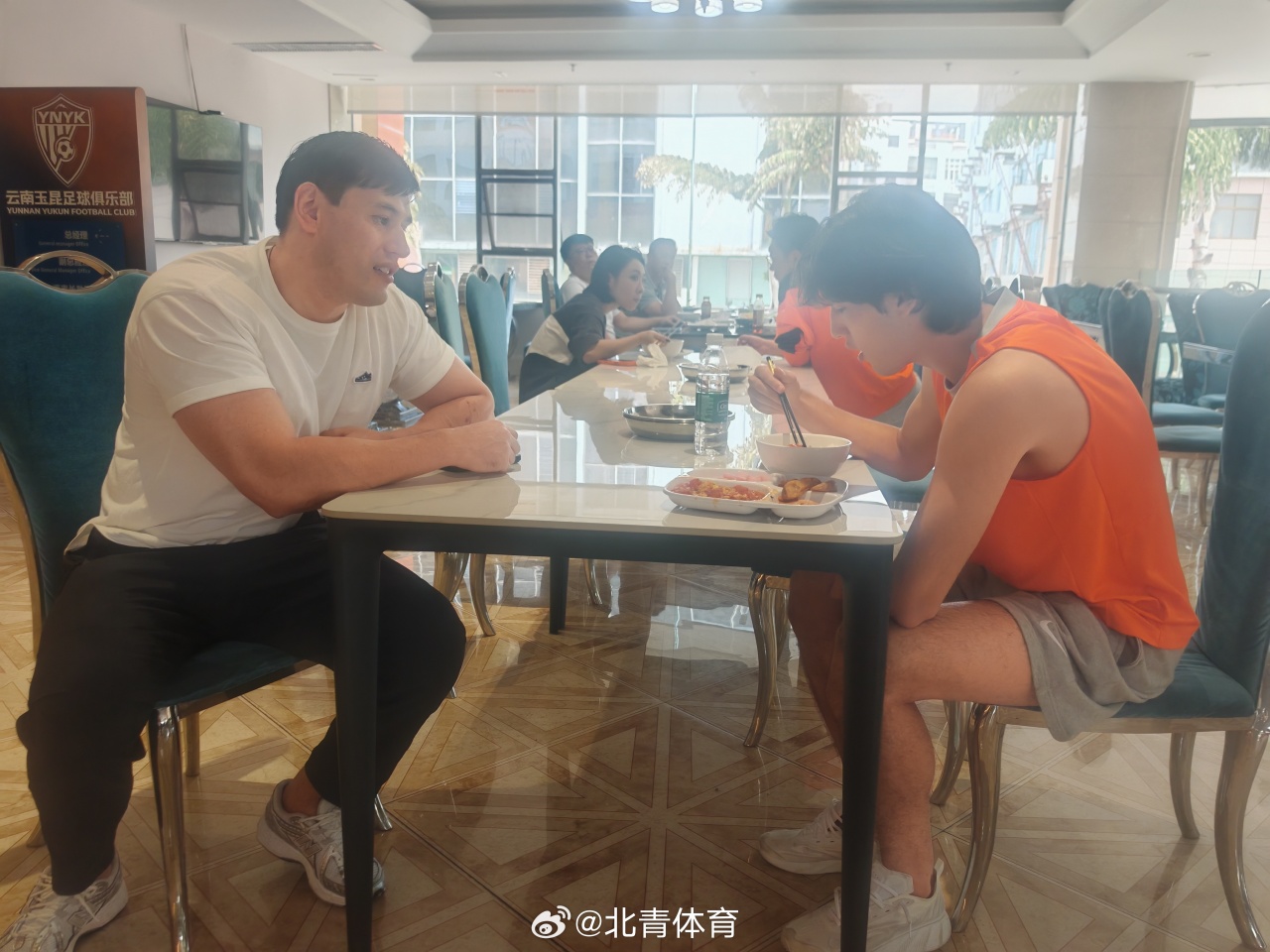 布尼亚明：我父亲状态很好很多人以为是我哥 他提醒我一定要自律