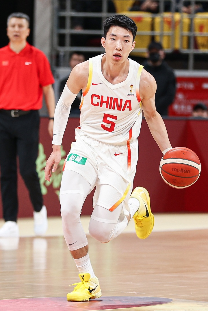 记者：使用优缺点明显的球员得扬长避短 别人打不进就让廖三宁干
