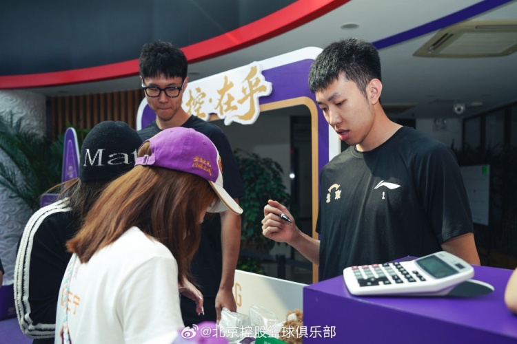 快闪店第二弹图集！廖三宁、赵嘉义化身“一日店长” 与你零距离
