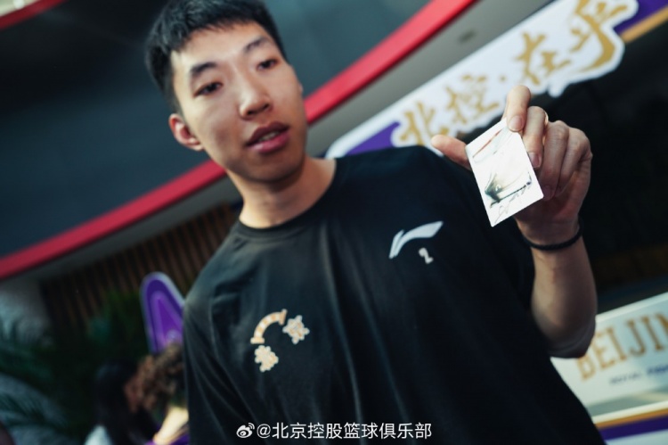 快闪店第二弹图集！廖三宁、赵嘉义化身“一日店长” 与你零距离