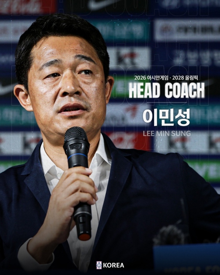韩国球迷：中国队该多吃两三张红牌 李敏成竟然让他们踢出自信了